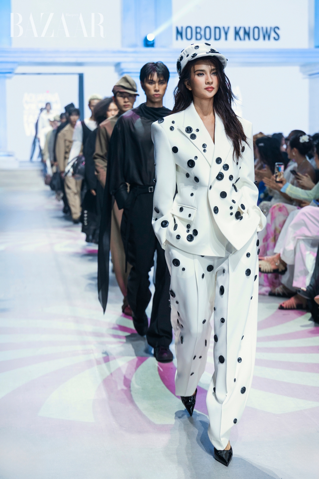 bzvn-avifw-2026-aquafina-vietnam-international-fashion-week (7)