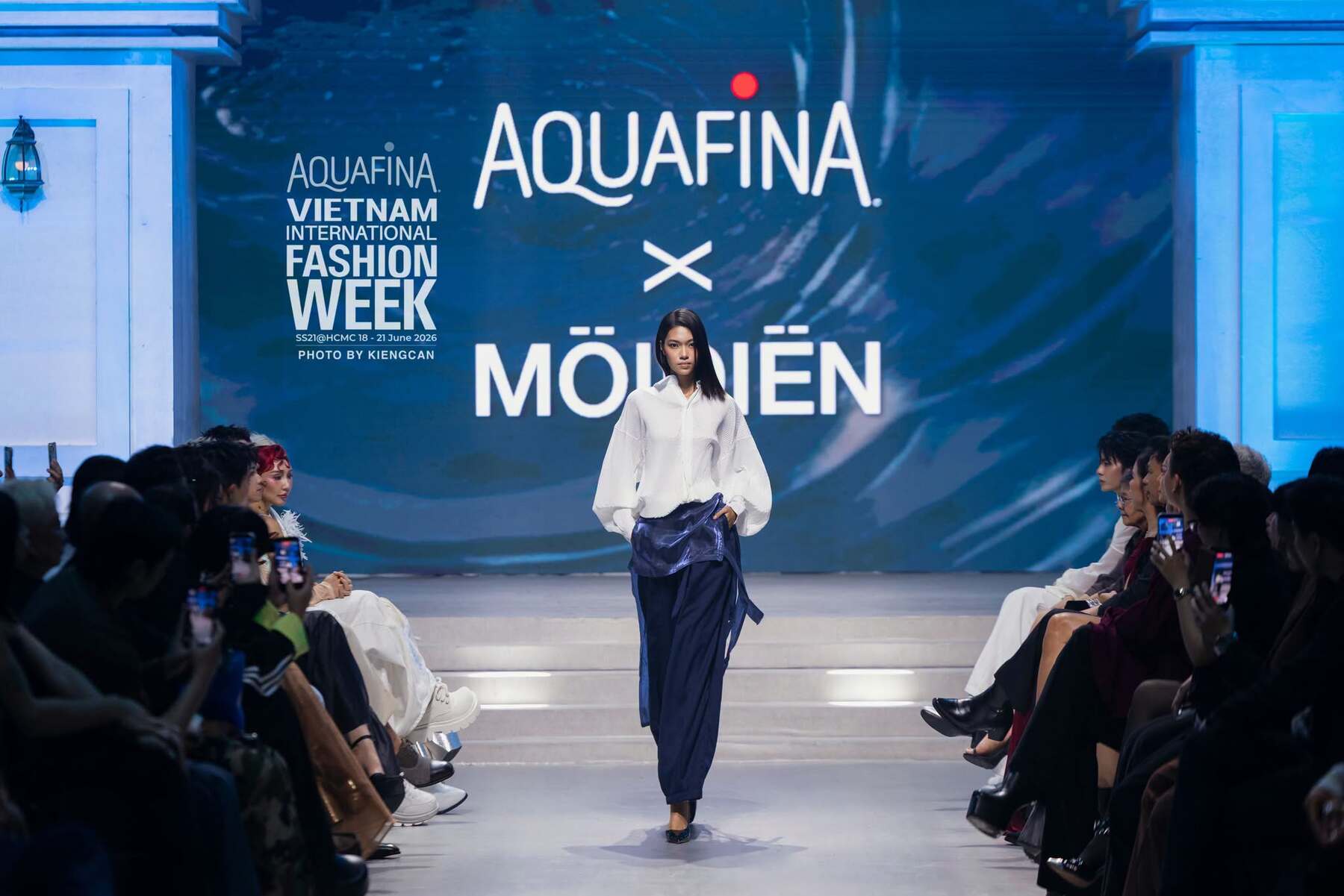 bzvn-moi-dien-aquafina-vietnam-international-fashion-week-2026-avifw-toc-tien00001