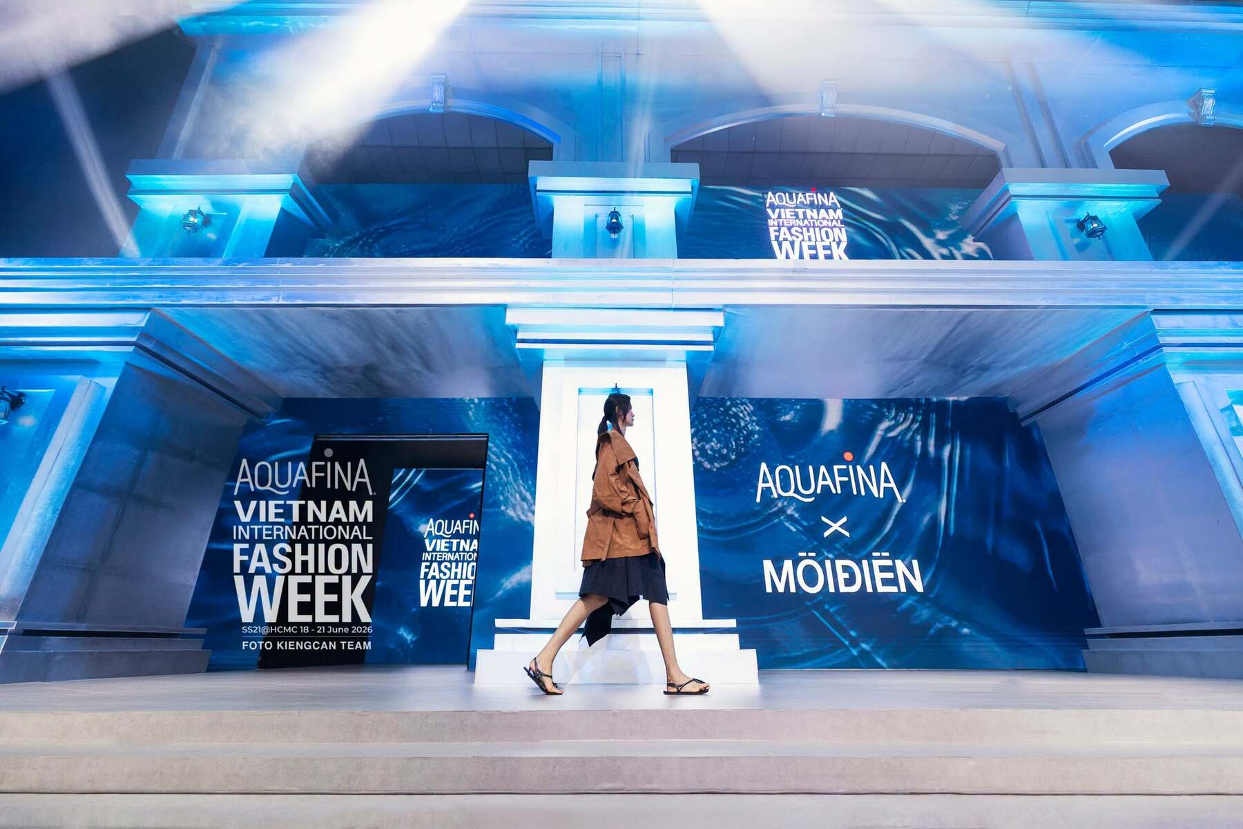 bzvn-moi-dien-aquafina-vietnam-international-fashion-week-2026-avifw-toc-tien00006