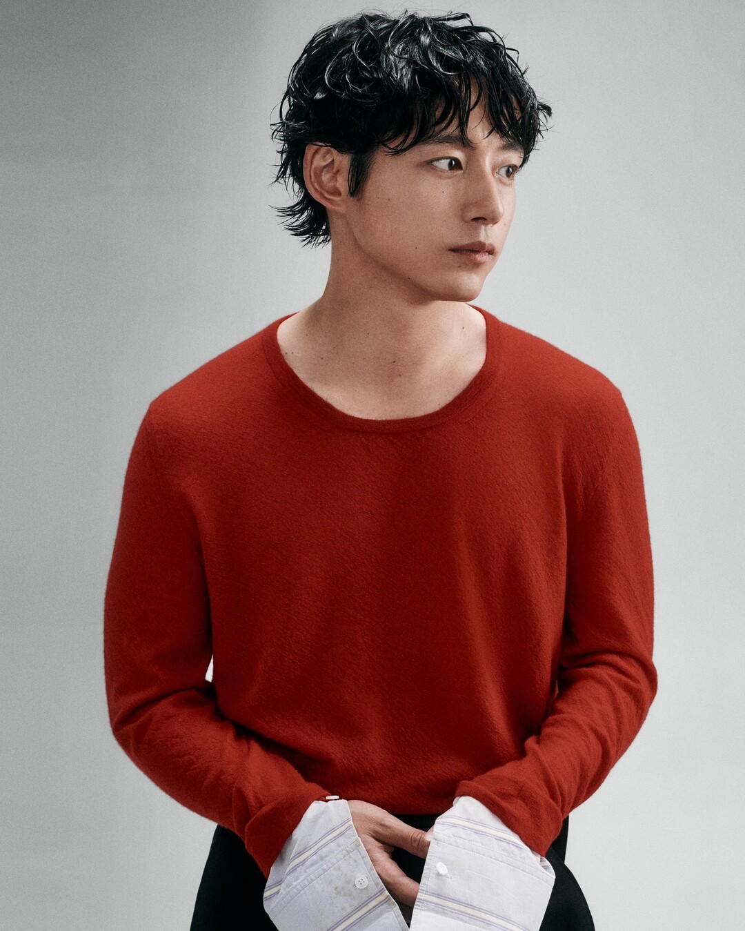 bzvn-prada-men-xuan-he-2027-front-row-jaehyun-hua-quang-han-pond-naravit00004