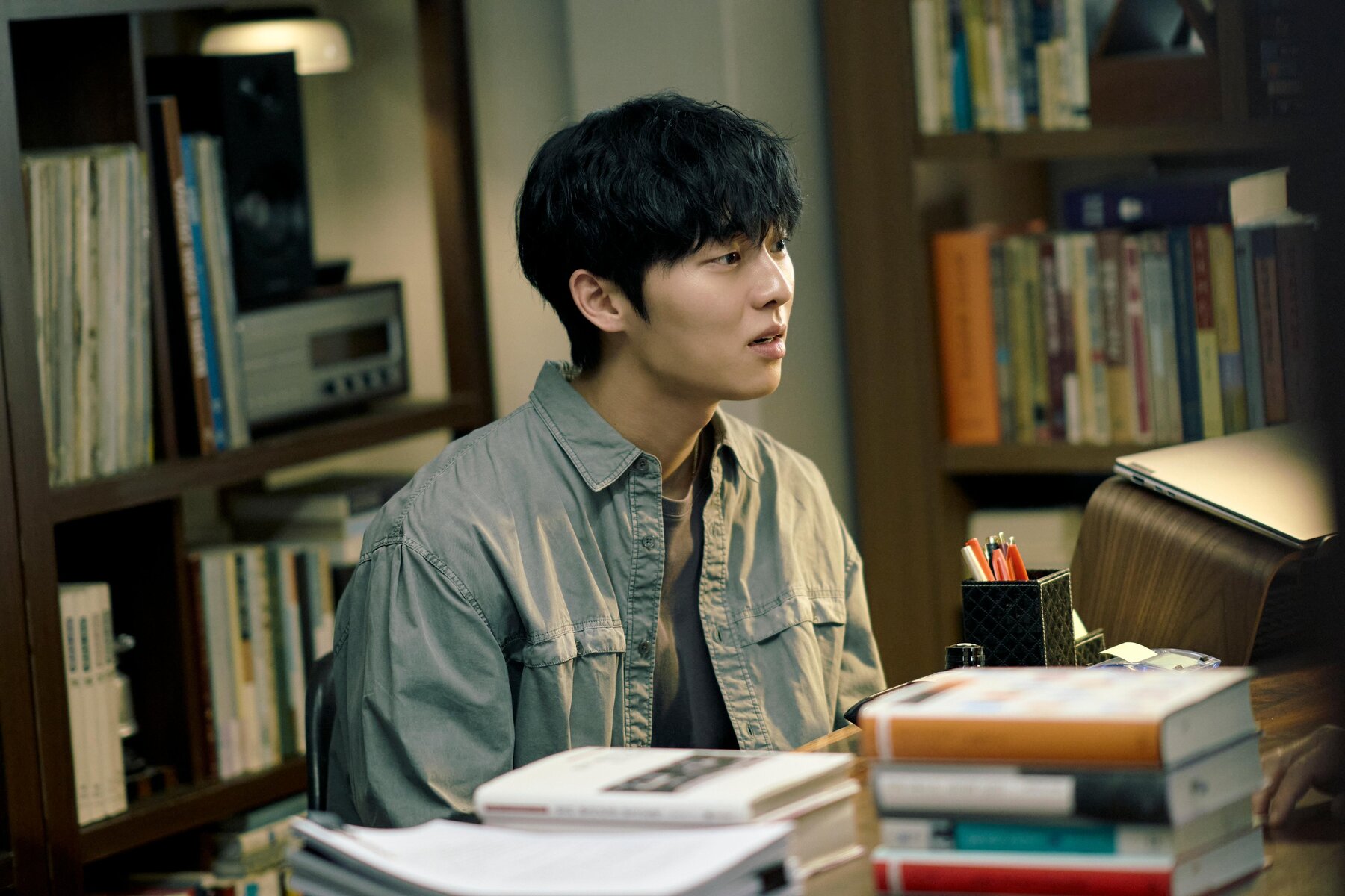 bzvn-review-notes-from-the-last-row-nhung-ghi-chu-o-hang-cuoi-2026-netflix-choi-hyun-wook-choi-min-sik00003