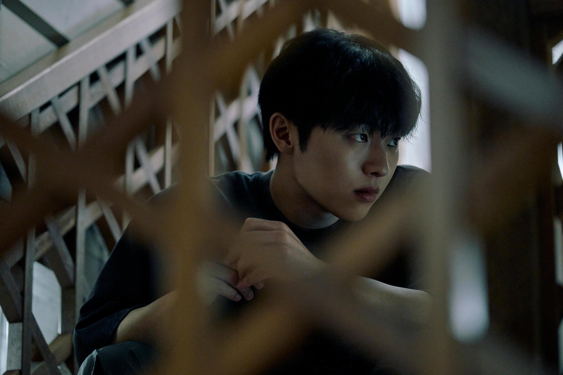 bzvn-review-notes-from-the-last-row-nhung-ghi-chu-o-hang-cuoi-2026-netflix-choi-hyun-wook-choi-min-sik00012