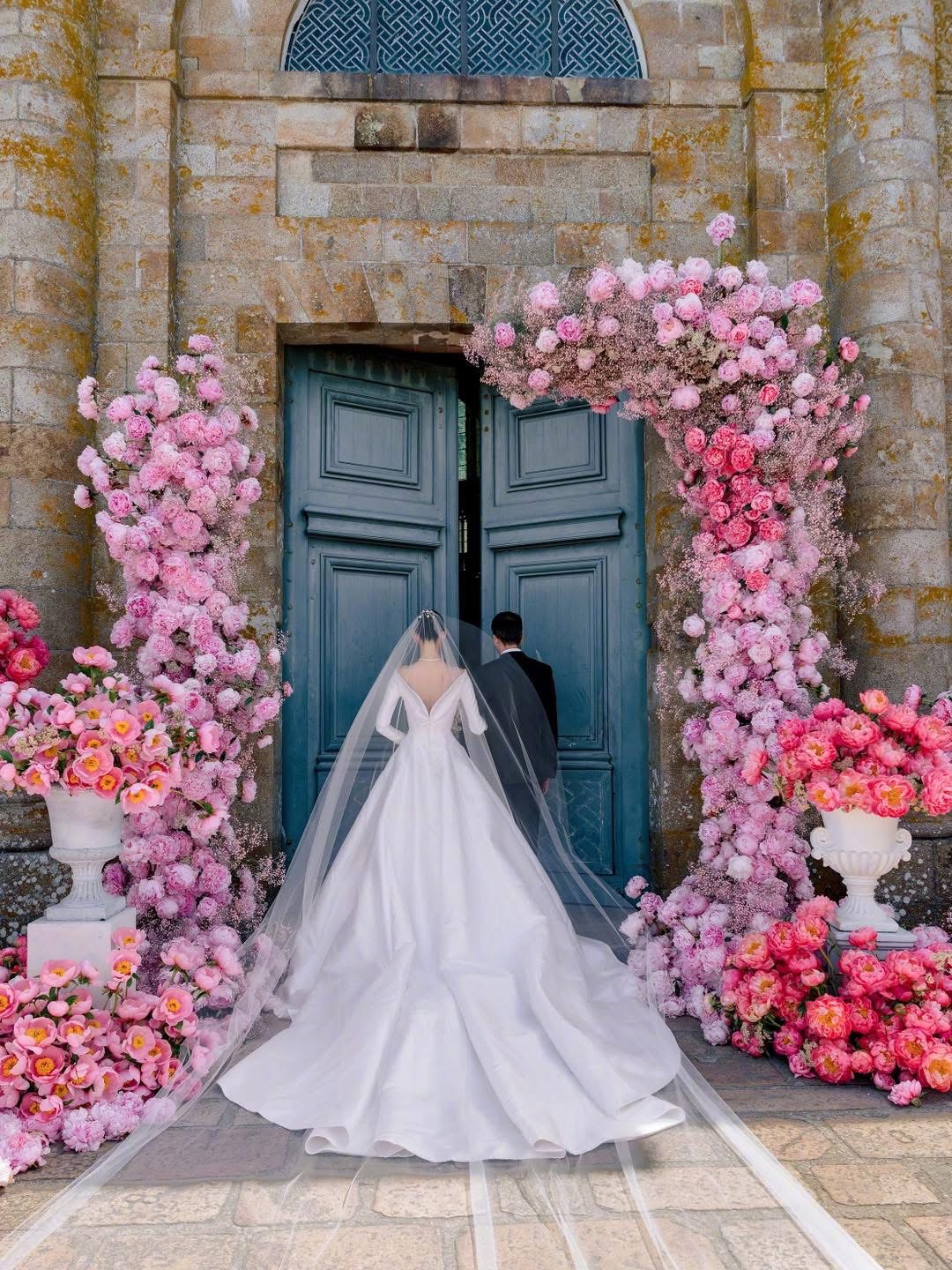 Hề Mộng Dao diện váy cưới haute couture may đo riêng đầu tiên dưới thời Jonathan Anderson tại Dior插图2