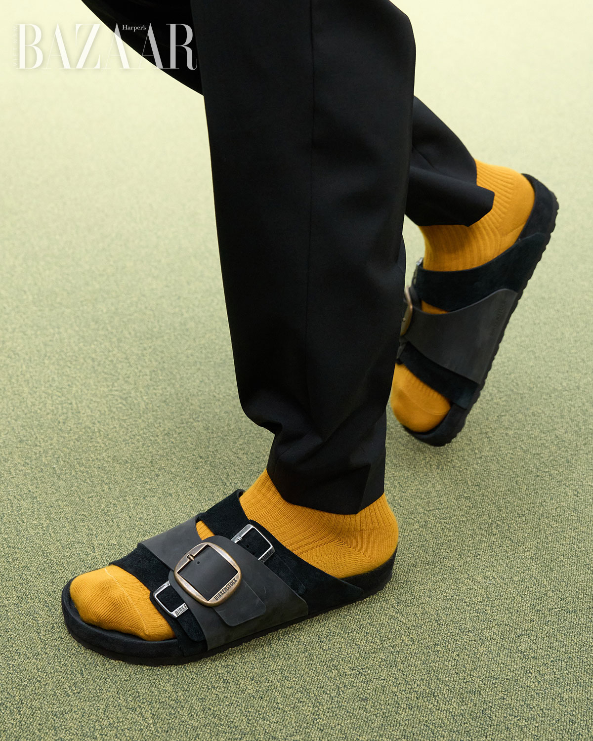 Sacai bắt tay Birkenstock tạo ra đôi dép xấu lạ mà thời thượng插图4