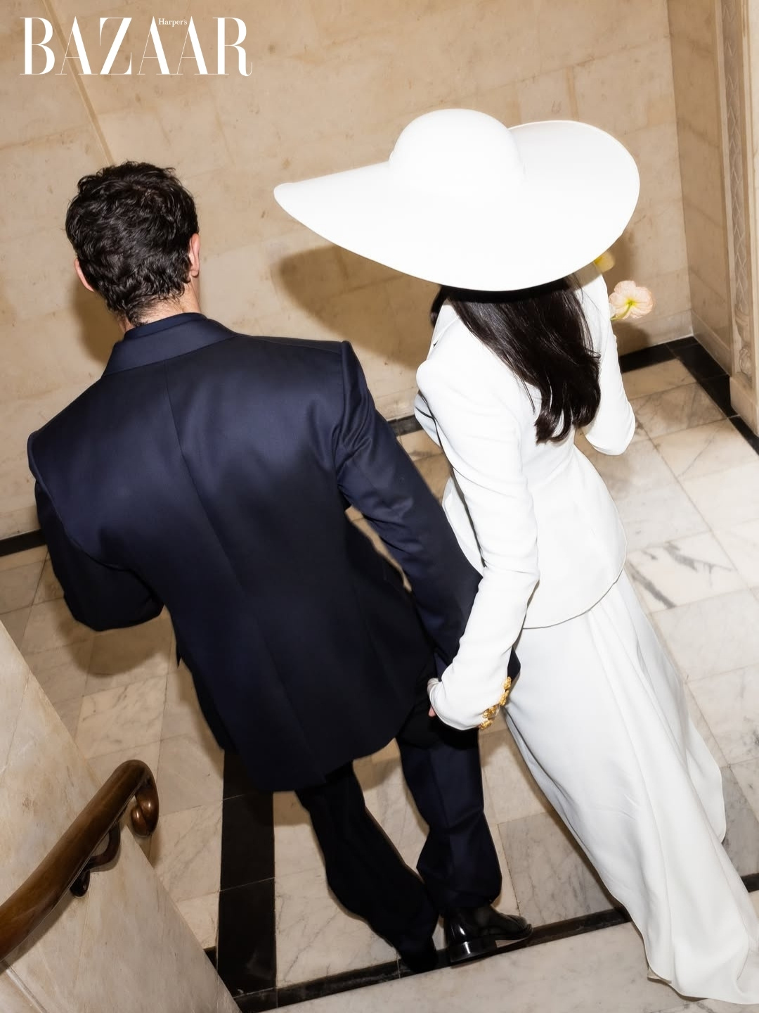 Town Hall Wedding là gì mà được Dua Lipa, Charli XCX lựa chọn?插图1