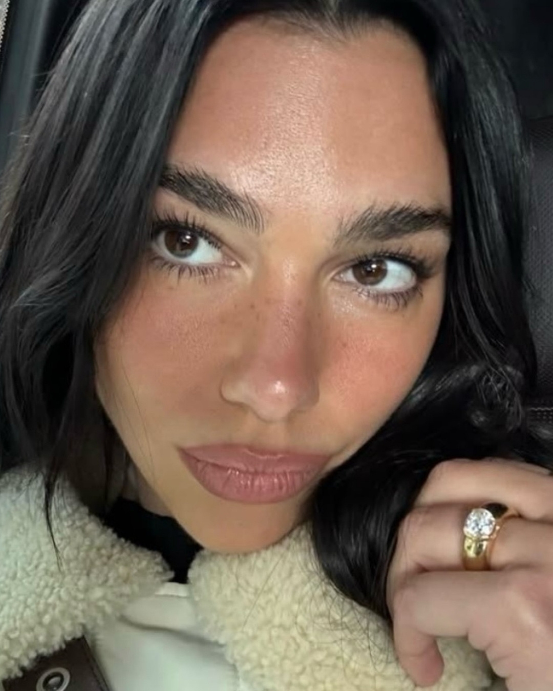 Dua Lipa và xu hướng nhẫn cưới chế tác riêng插图1
