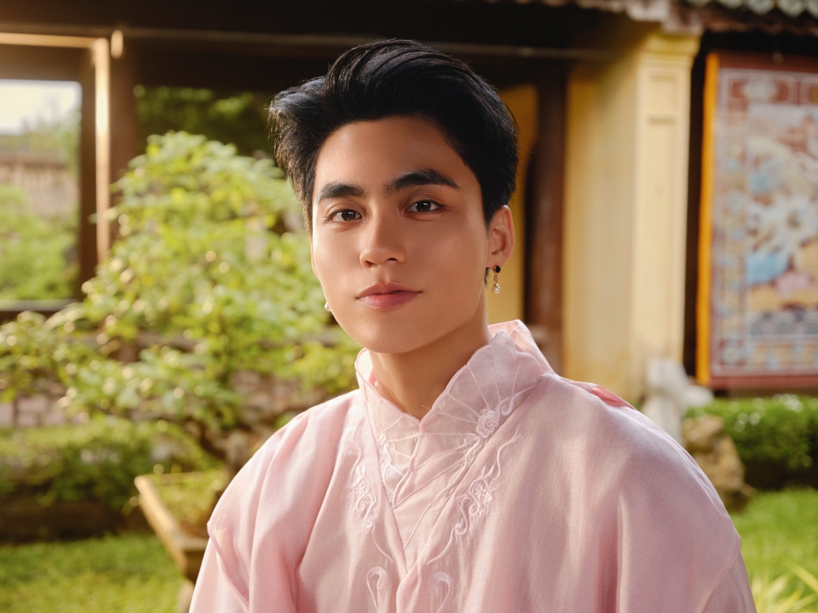 giai-ma-vu-tru-my-hoc-a-dong-cung-cong-tu-van-tho-mono
