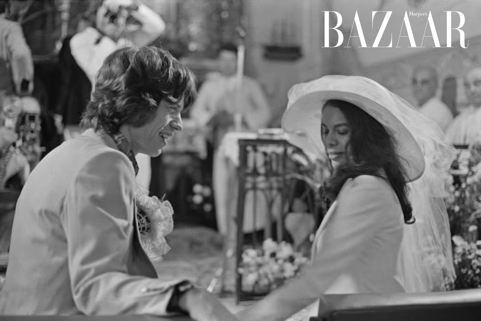Town Hall Wedding là gì mà được Dua Lipa, Charli XCX lựa chọn?插图5