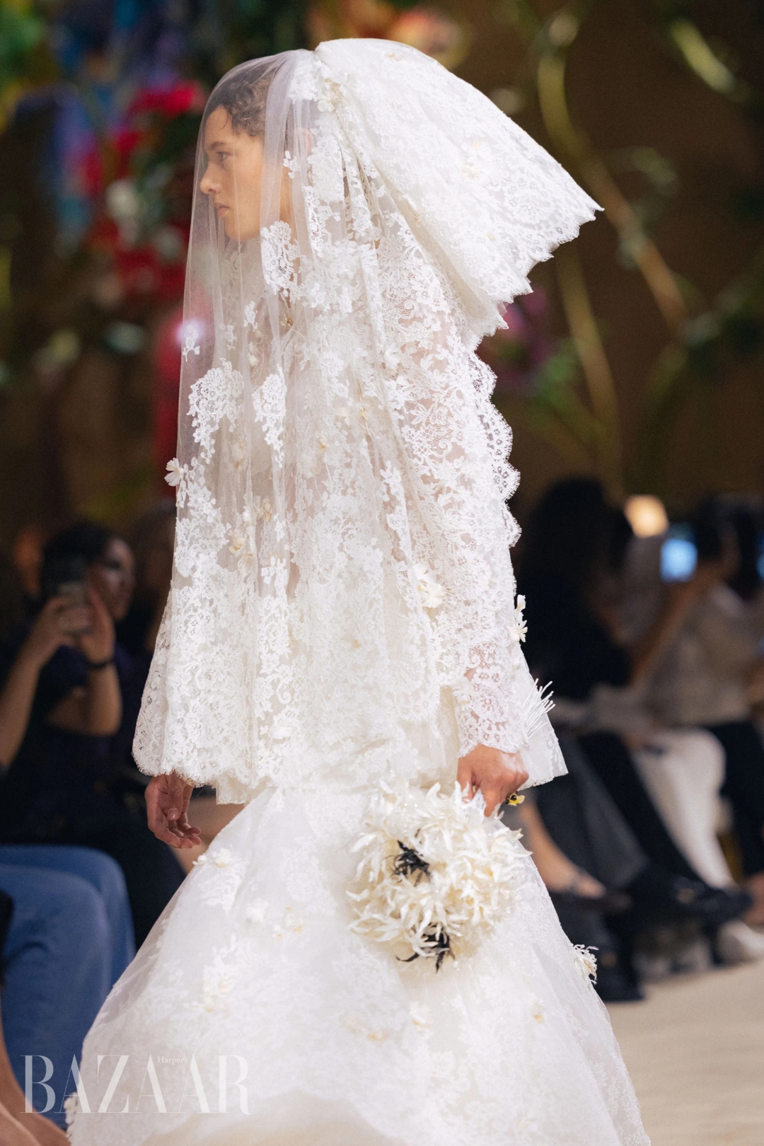 BZVN-VAY-CUOI-TREN-SAN-DIEN-HAUTE-COUTURE-THU-DONG-2026-CHANEL (1)