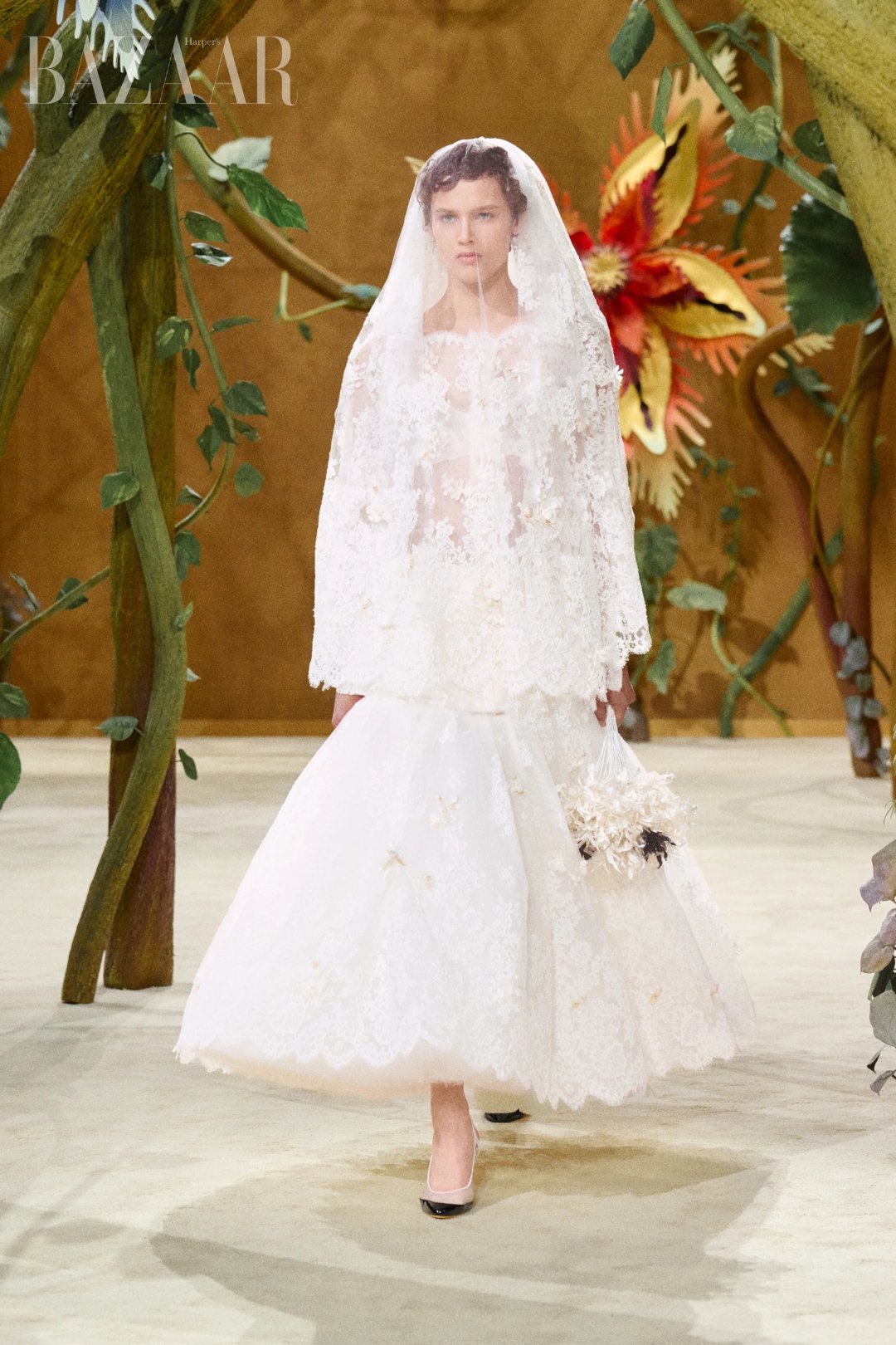 BZVN-VAY-CUOI-TREN-SAN-DIEN-HAUTE-COUTURE-THU-DONG-2026-CHANEL (2)