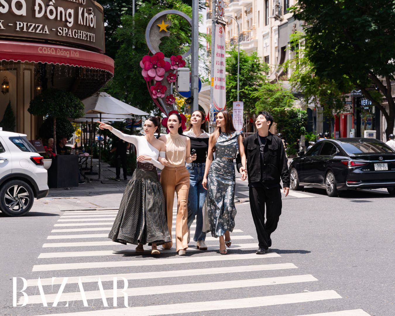 Hương Giang làm tour guide đưa dàn hoa hậu quốc tế khám phá TP.HCM插图2 Hương Giang làm tour guide đưa dàn hoa hậu quốc tế khám phá TP.HCM插图2