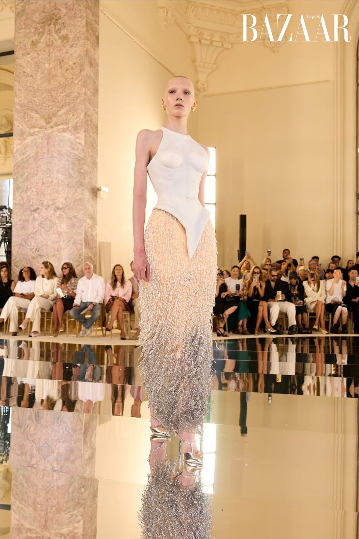 Zendaya diện Schiaparelli Haute Couture chỉ vài giờ sau khi bộ sưu tập ra mắt插图1