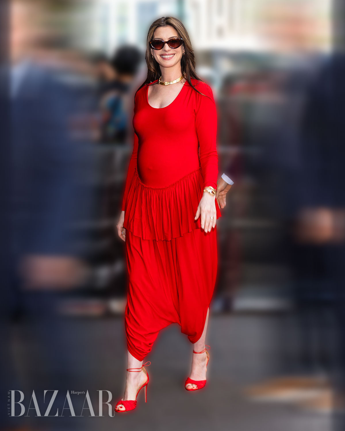 Mẹ bầu Anne Hathaway mặc đồ ngược vẫn đẹp插图