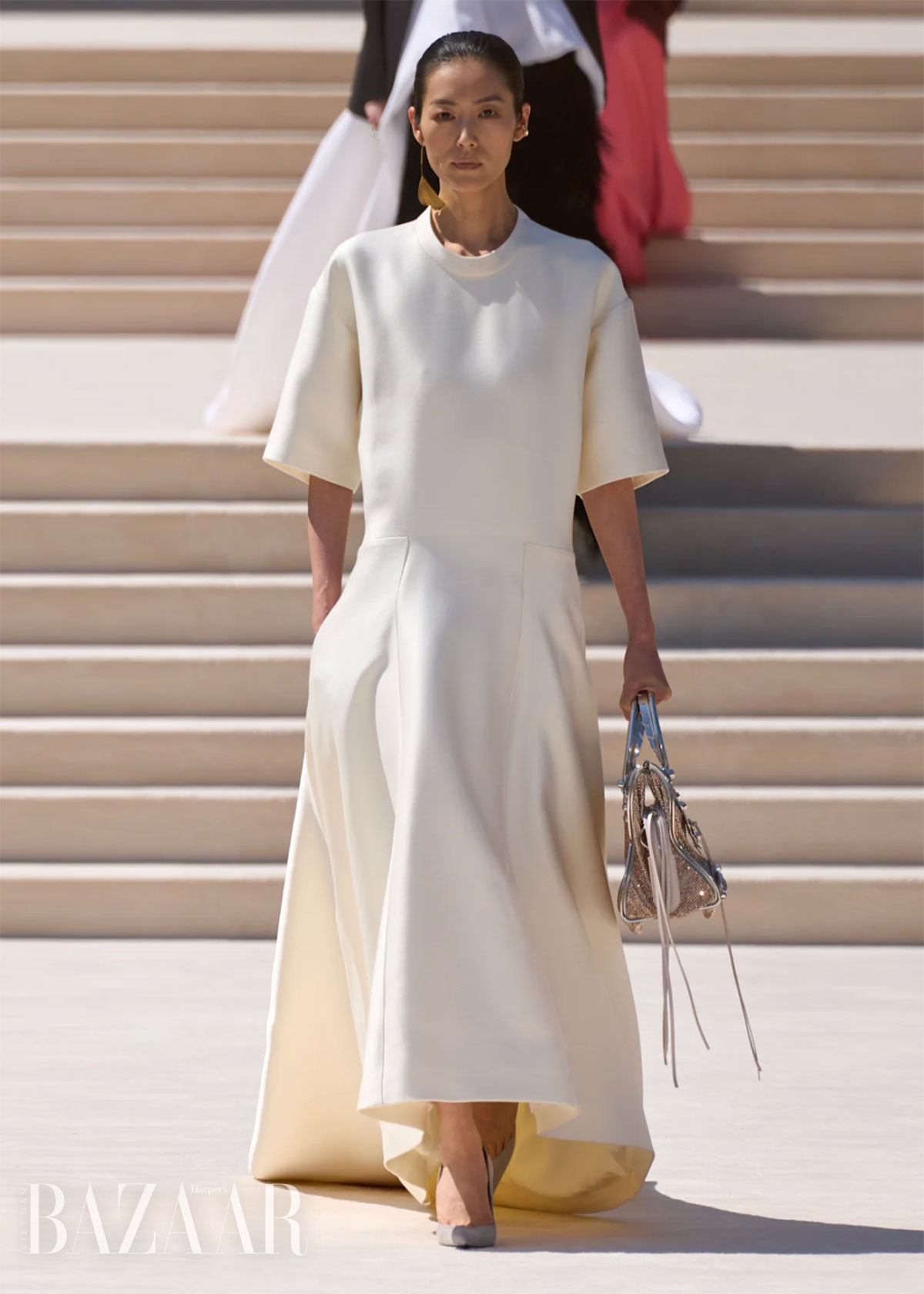 Châu Vũ Đồng chứng kiến BST Haute Couture đầu tay Pierpaolo Piccioli thực hiện cho Balenciaga插图1