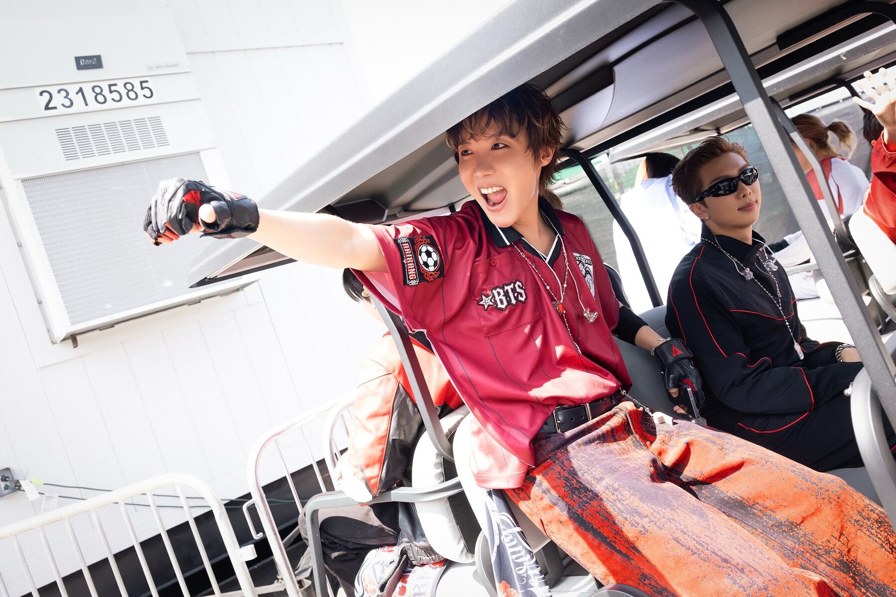 bzvn-bts-world-cup-trang-phuc-thoi-trang00005