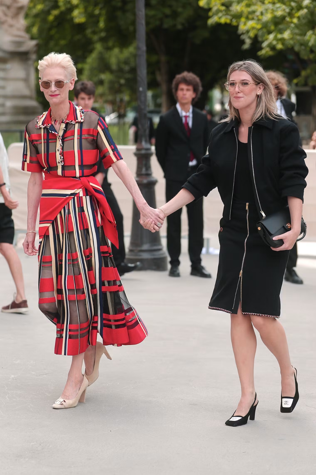 bzvn-sao-tham-du-front-row-chanel-haute-couture-thu-dong-2026-tilda-swinton-va-con-gai