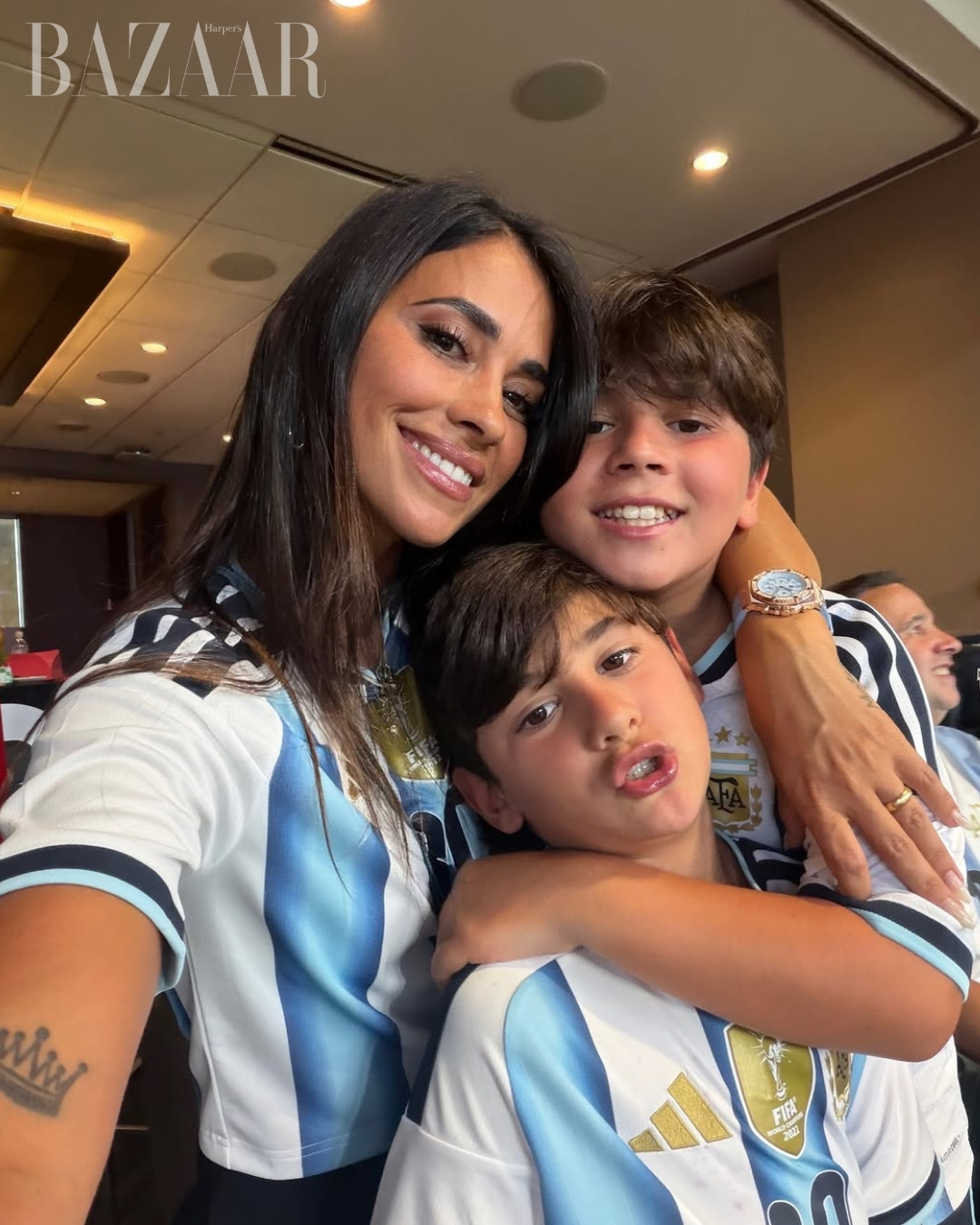 Cách vợ của Lionel Messi khéo léo cổ vũ chồng插图5