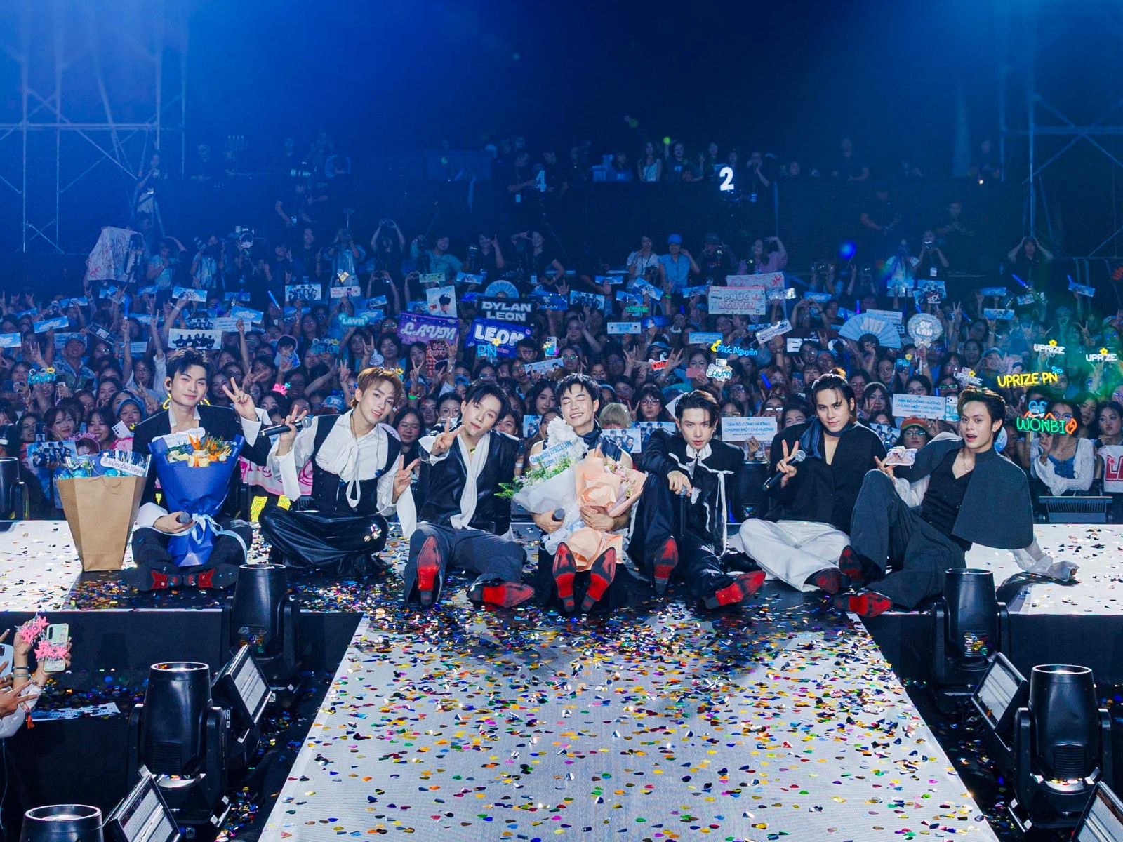 Uprize-fan-meeting-album thang