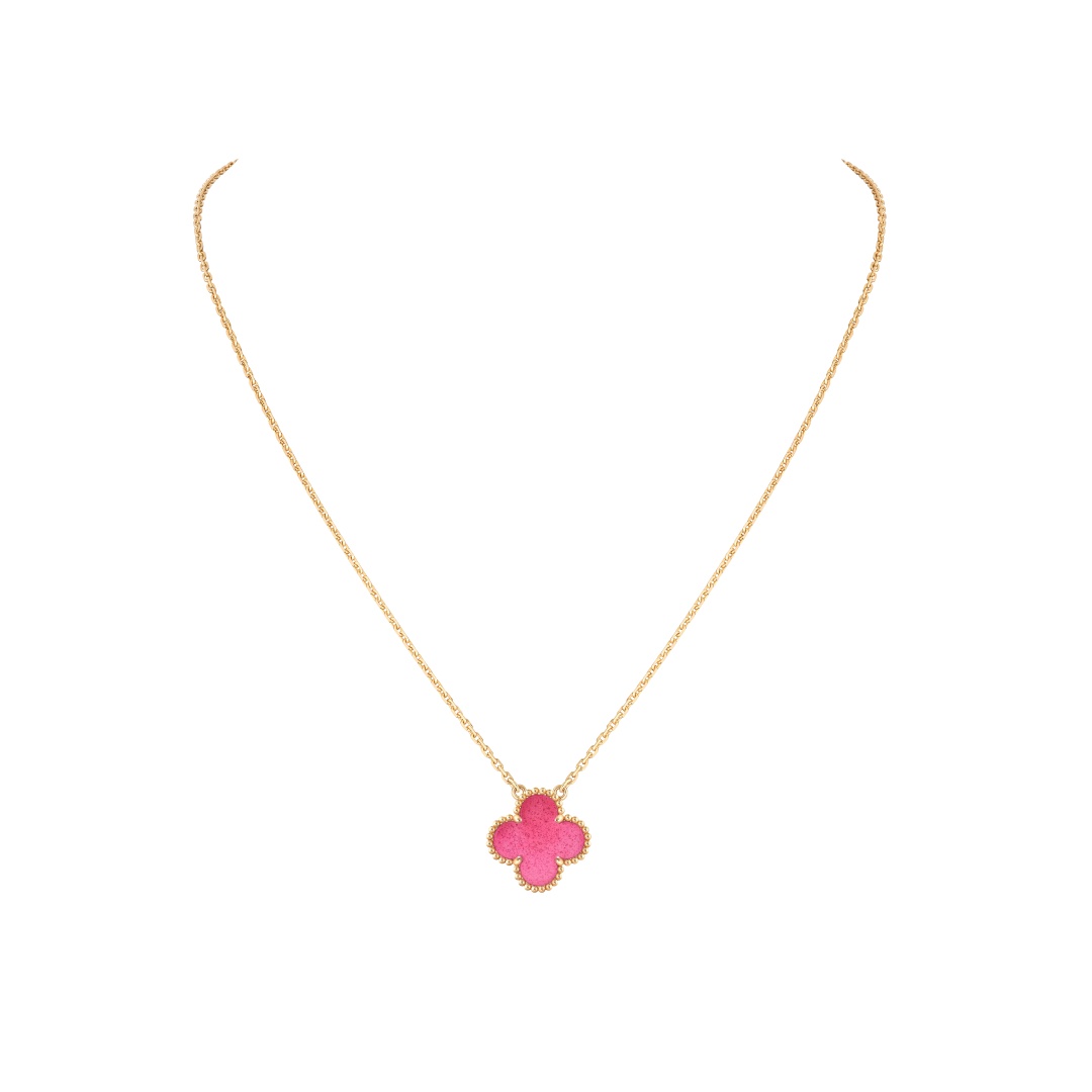 Lớp men hồng mới trên họa tiết Van Cleef & Arpels Alhambra biểu tượng插图5