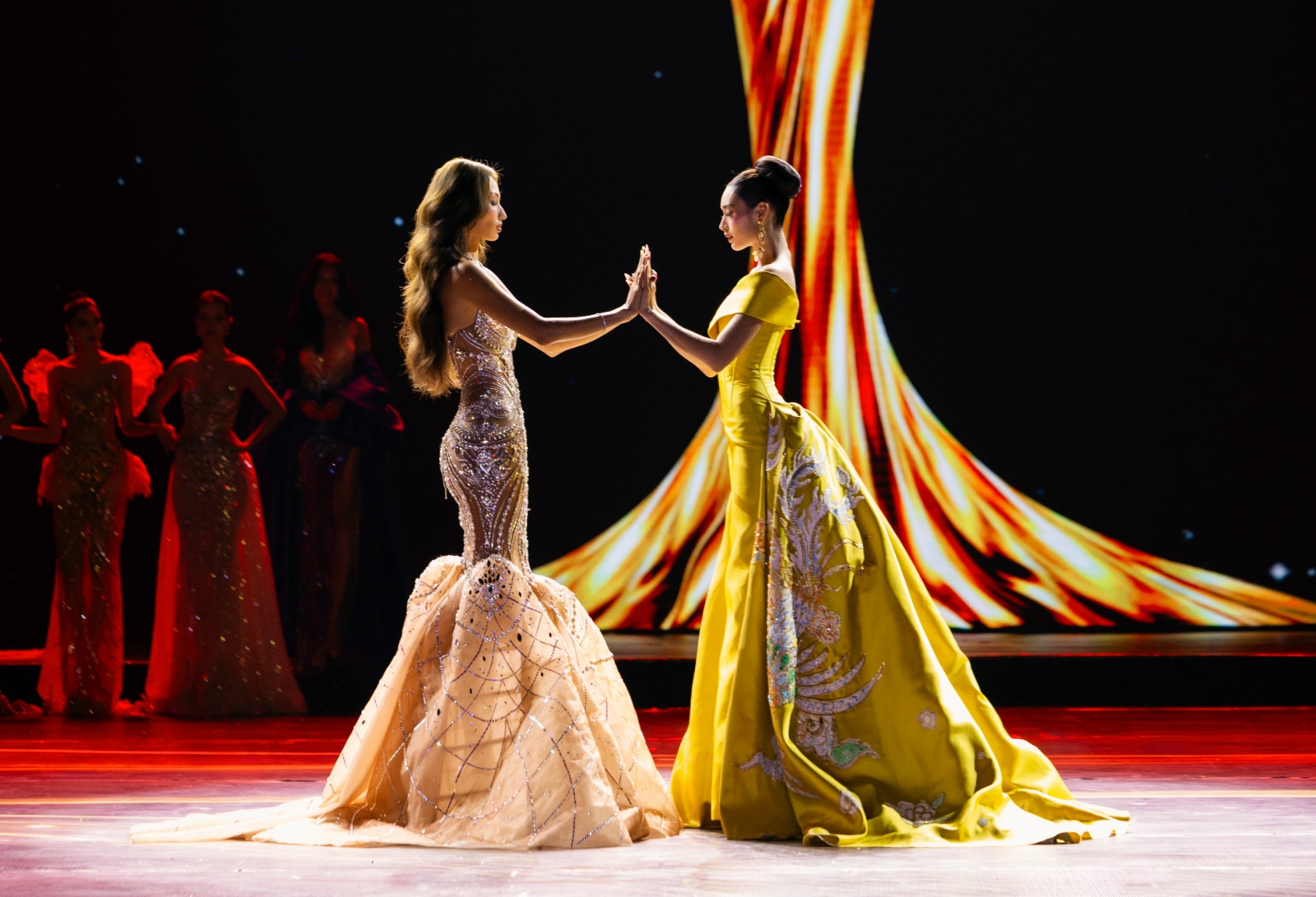miss-grand-vietnam-2026-emoura-pham-la-ai
