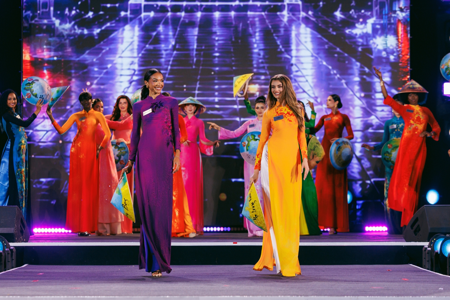 Đêm khai mạc Miss World 2026 tại Quảng Ninh có gì hay mà thu hút 10.000 khán giả?插图4 bzvn dem khai mac miss world 2026 quang ninh (13)