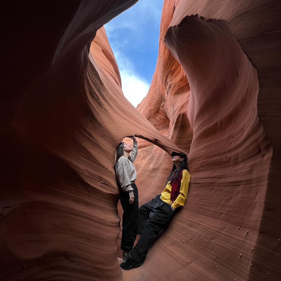 bzvn-dua-lipa-antelope-canyon