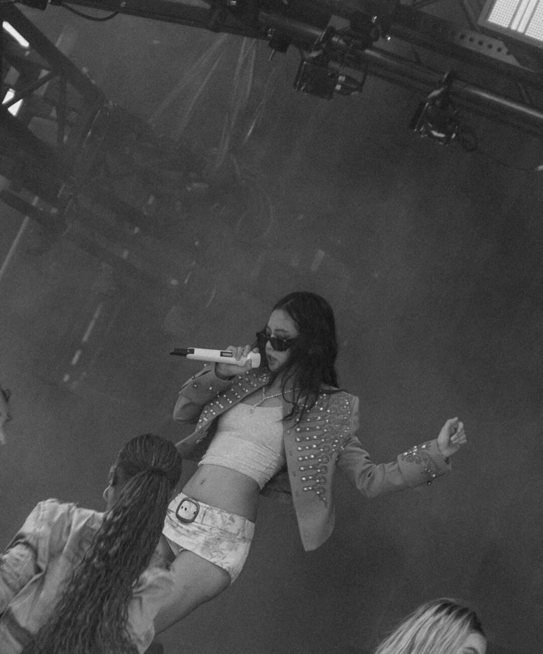 bzvn-jennie-summer-sonic-2026-alexander-mcqueen-outfit (5)