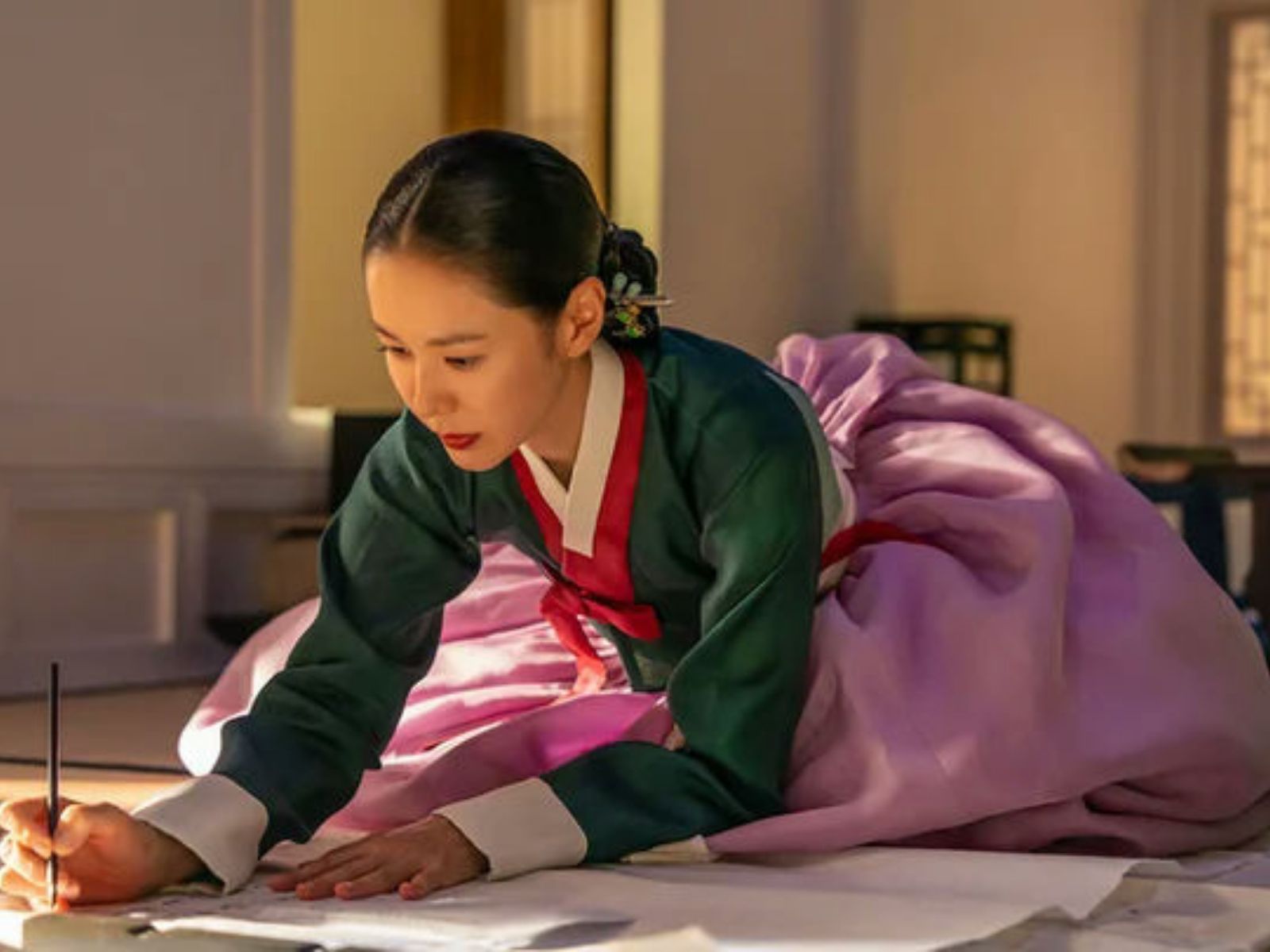 Son Ye Jin xé bỏ hình ảnh ngọt ngào trong phim cổ trang 18+ The Scandal của Netflix插图1
