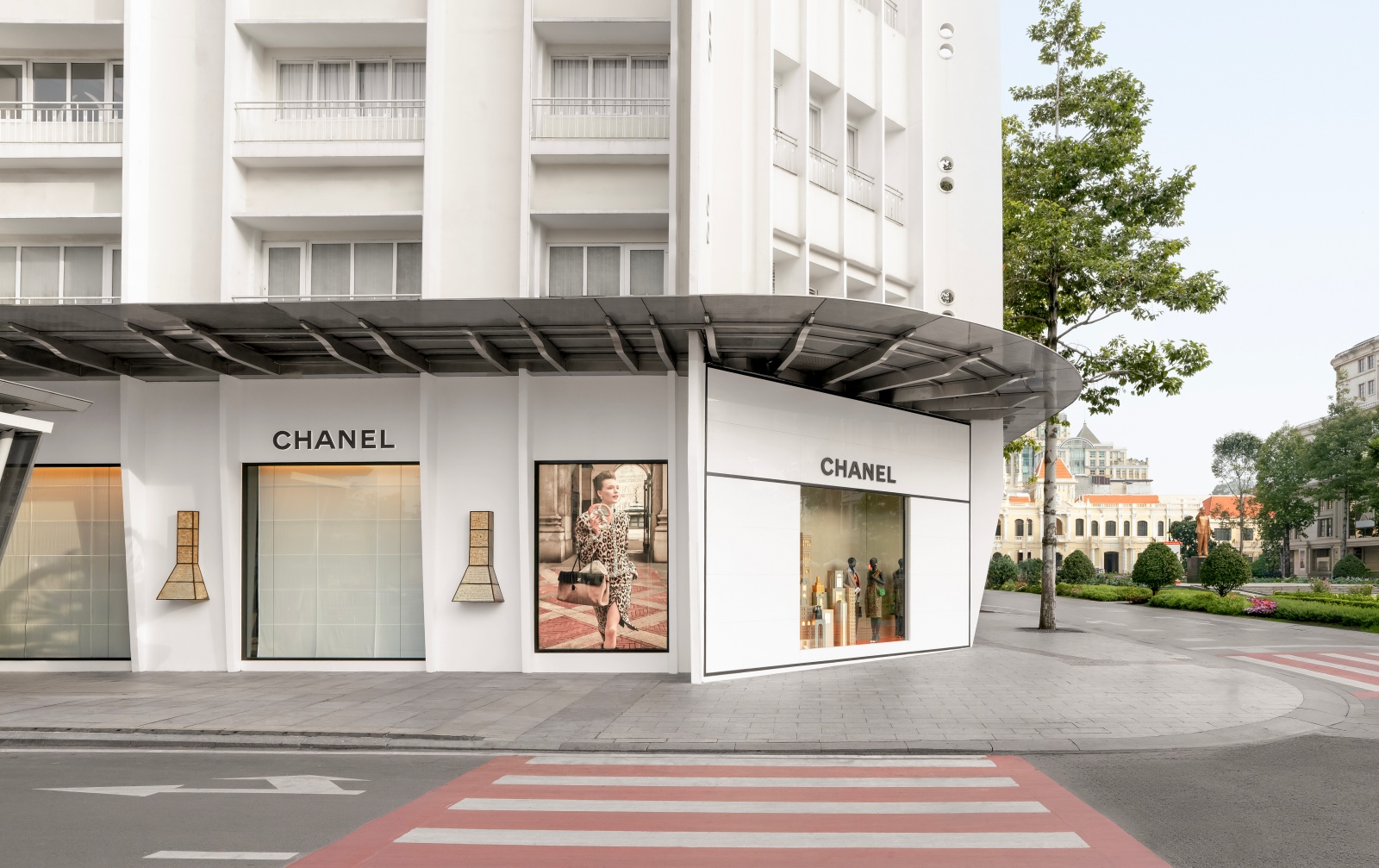 chanel-mo-rong-boutique-tai-rex-hotel-giua-long-tp-hcm
