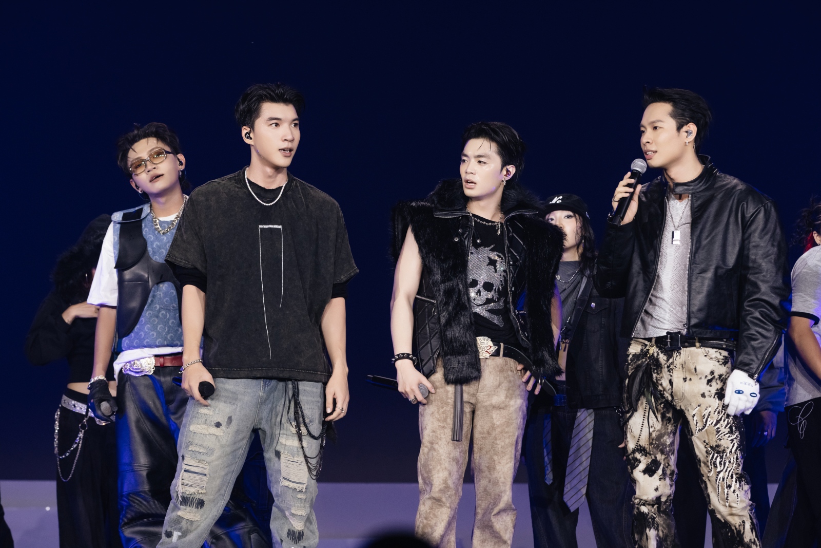 hieuthuhai-concert-mat-nham-mat-mo