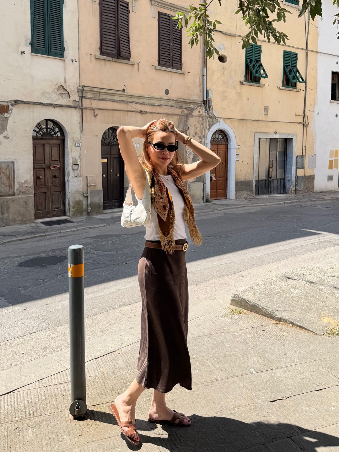 Chiếc túi xách đồng hành cùng Hồ Ngọc Hà suốt mùa hè châu Âu插图4 ho-ngoc-ha-tui-xach-gucci-jackie-slim-moi00003