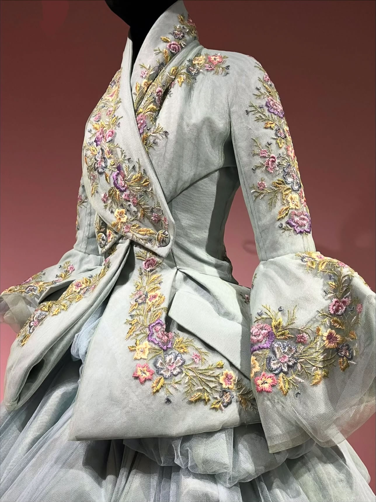 John Galliano rút lui khỏi triển lãm và Met Gala 2027插图2