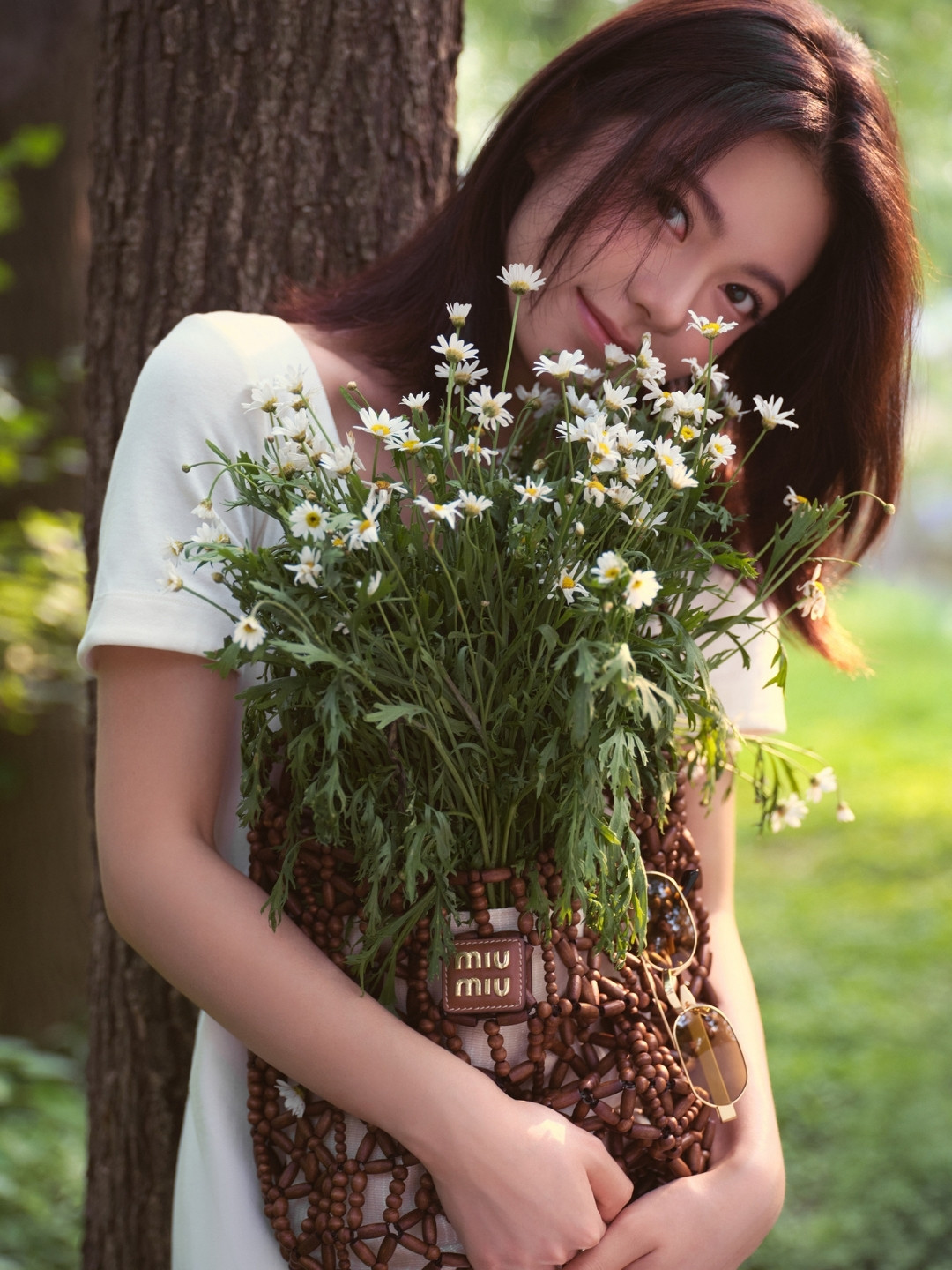 Jang Wonyoung, Ella Gross vintage cùng túi kết hạt Miu Miu Mesh Bag插图6