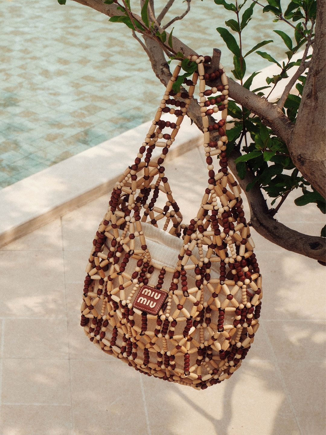 Jang Wonyoung, Ella Gross vintage cùng túi kết hạt Miu Miu Mesh Bag插图3