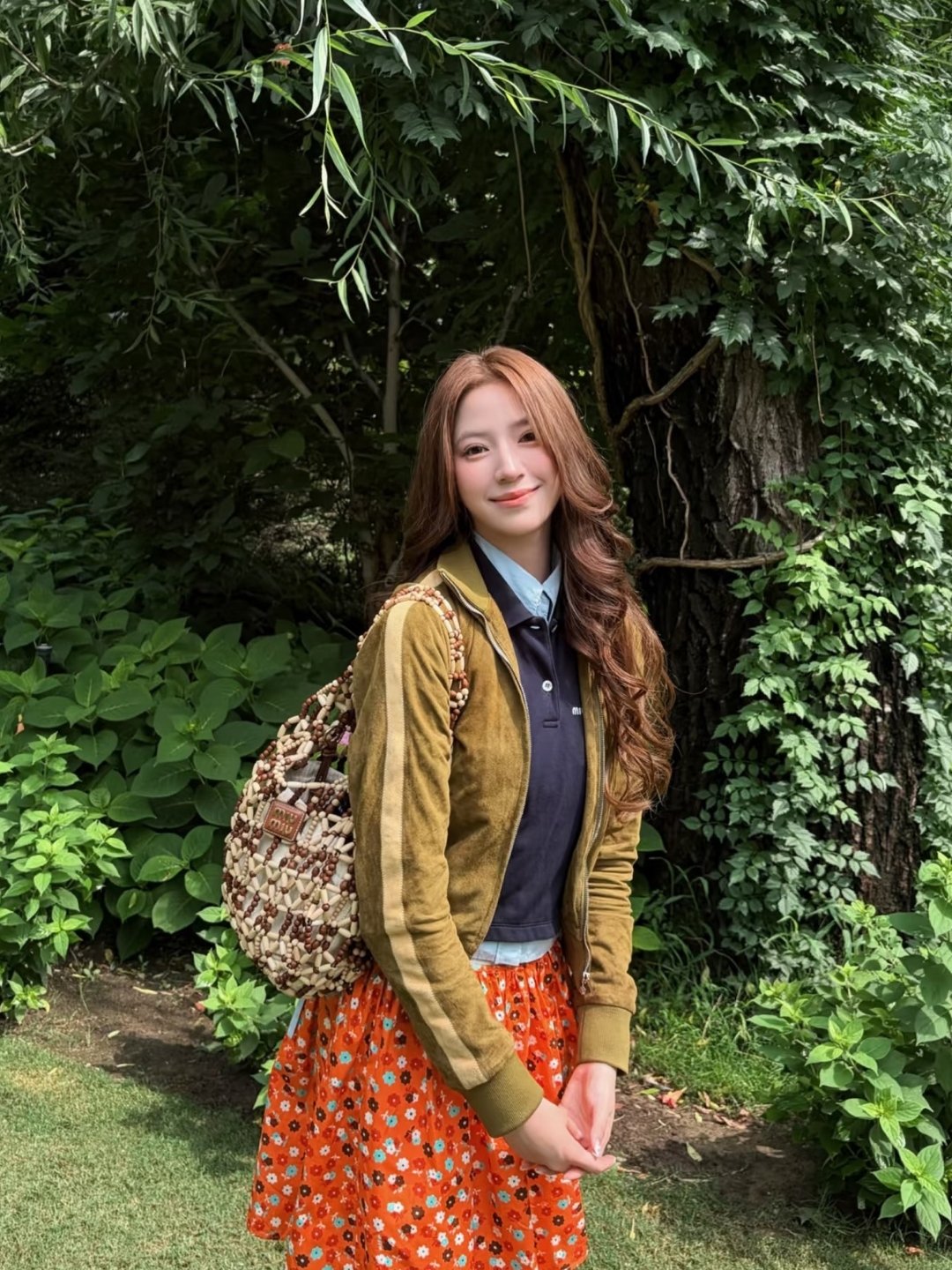 Jang Wonyoung, Ella Gross vintage cùng túi kết hạt Miu Miu Mesh Bag插图7