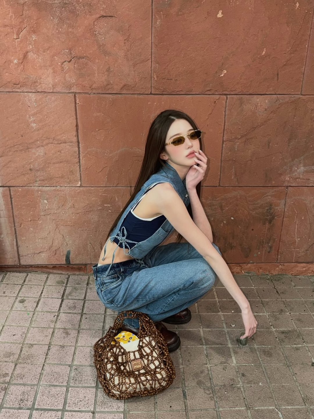 Jang Wonyoung, Ella Gross vintage cùng túi kết hạt Miu Miu Mesh Bag插图11
