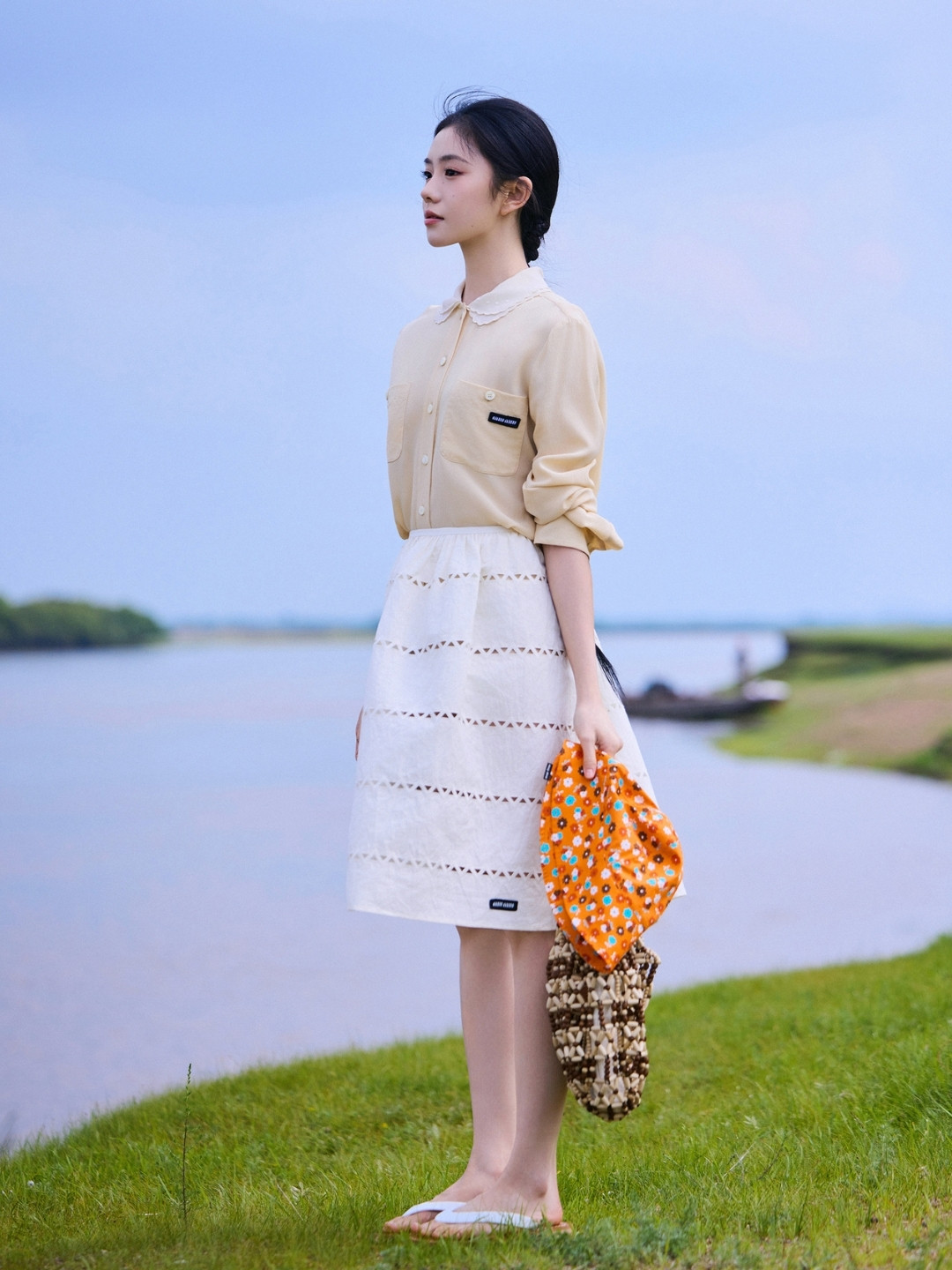 Jang Wonyoung, Ella Gross vintage cùng túi kết hạt Miu Miu Mesh Bag插图9