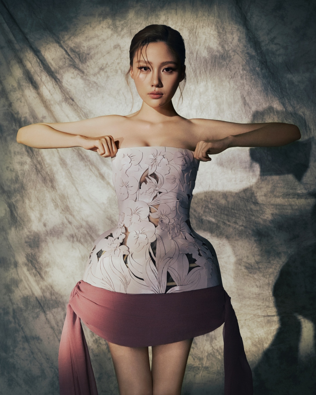 Harper’s Bazaar đồng hành cùng Trần Hùng trong dấu mốc 10 năm sáng tạo插图4