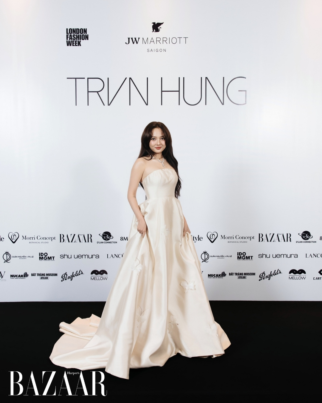 Thảm đỏ kỷ niệm 10 năm TRAN HUNG rực rỡ như vườn hoa插图12