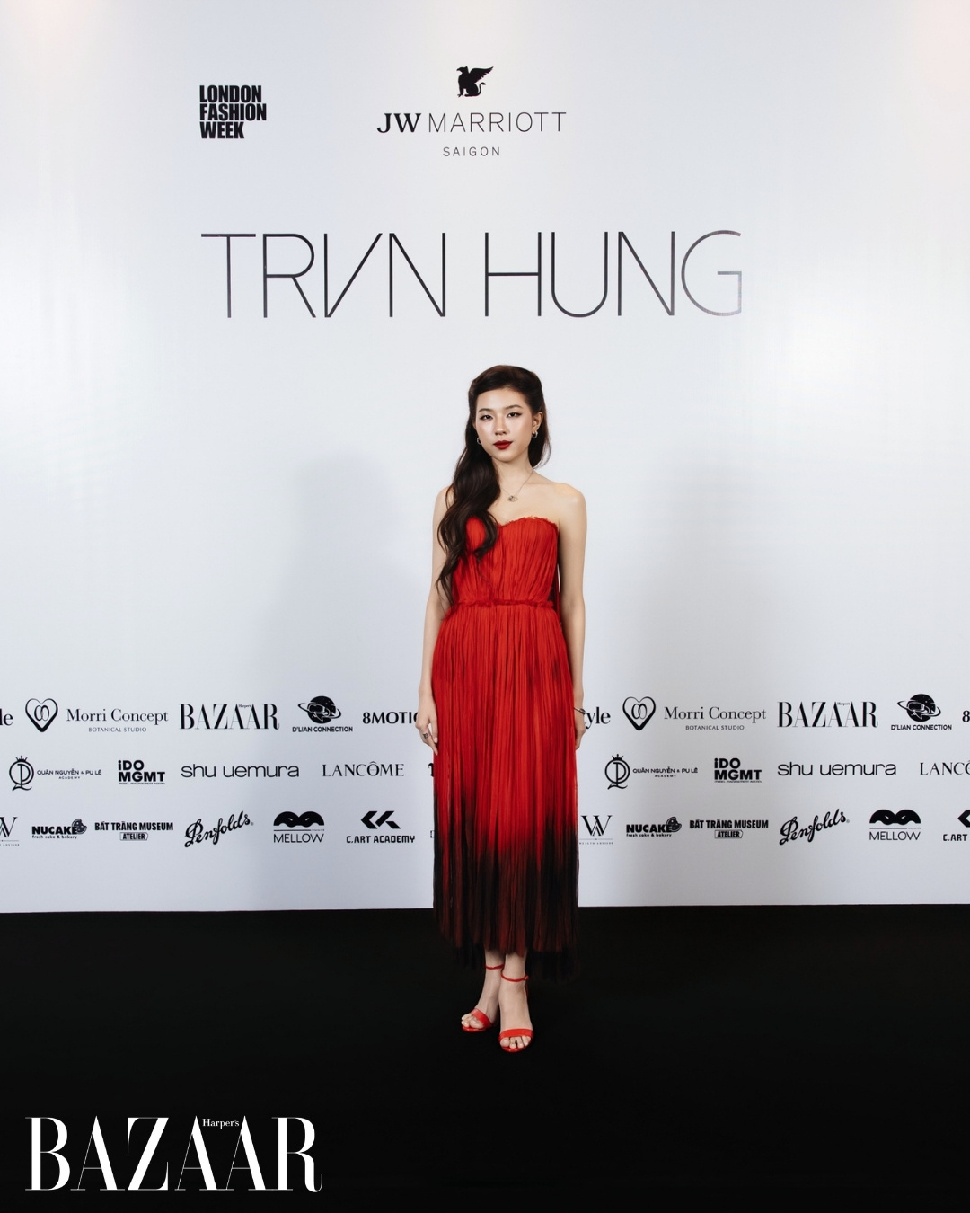 Thảm đỏ kỷ niệm 10 năm TRAN HUNG rực rỡ như vườn hoa插图3