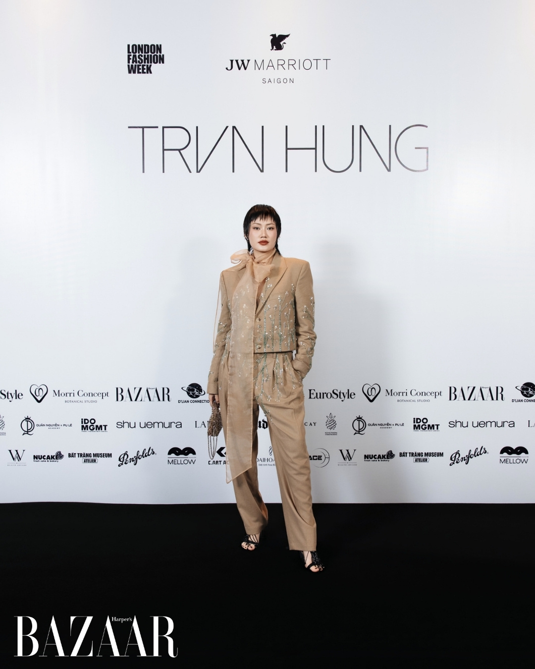Thảm đỏ kỷ niệm 10 năm TRAN HUNG rực rỡ như vườn hoa插图28