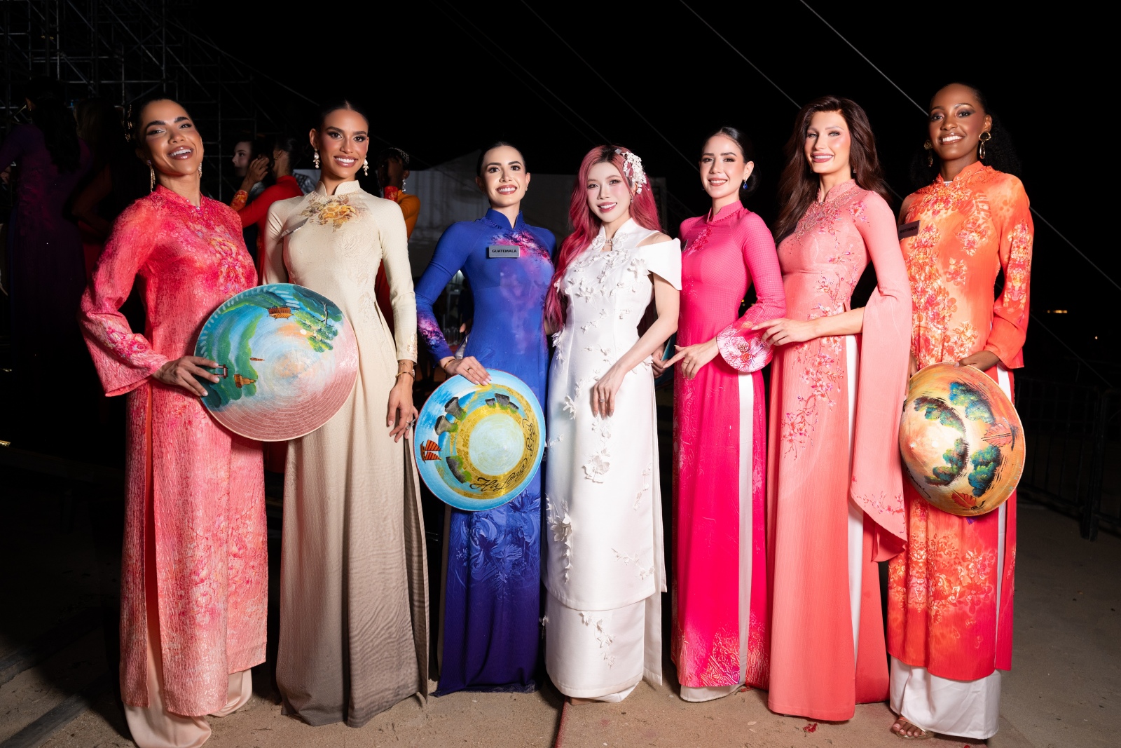 trang-phap-bieu-dien-tai-miss-world
