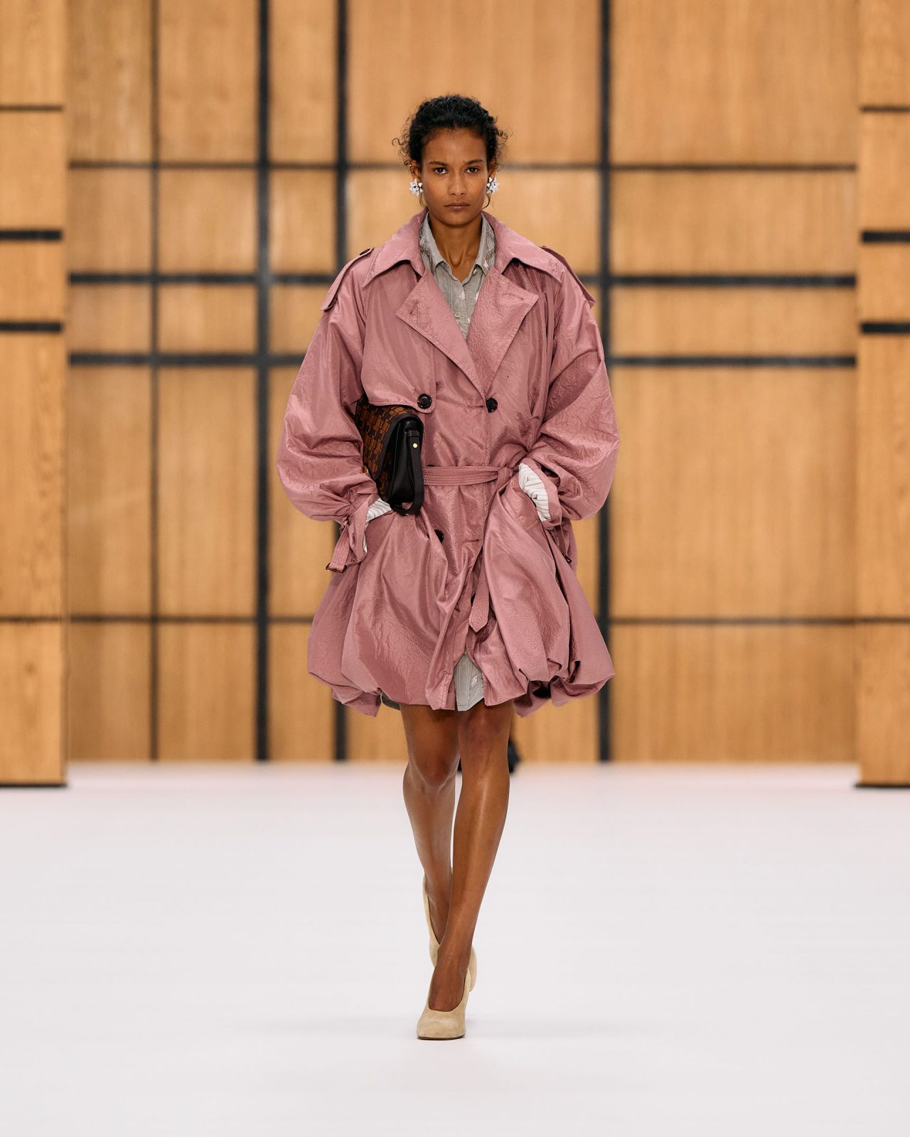 Burberry Xuân Hè 2027: Burberry đâu chỉ có họa tiết kẻ sọc tartan插图