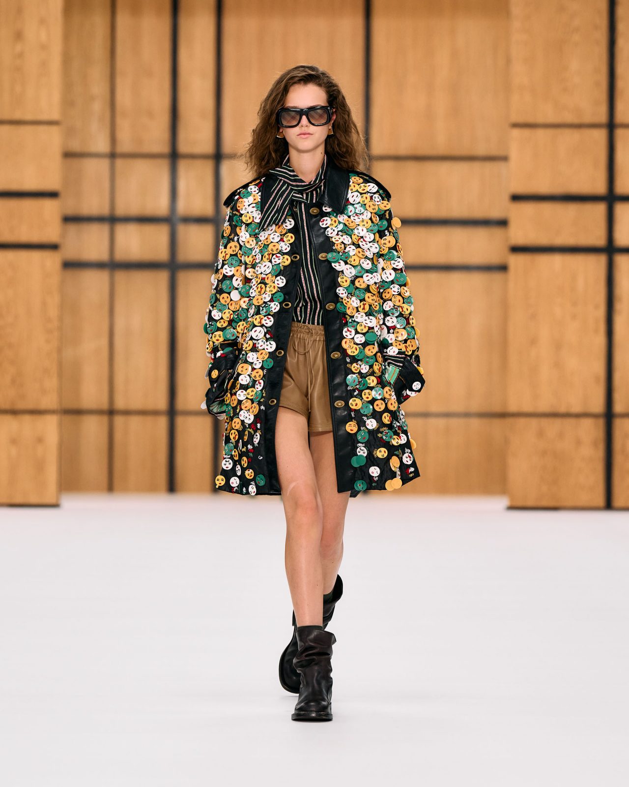 Burberry Xuân Hè 2027: Burberry đâu chỉ có họa tiết kẻ sọc tartan插图2