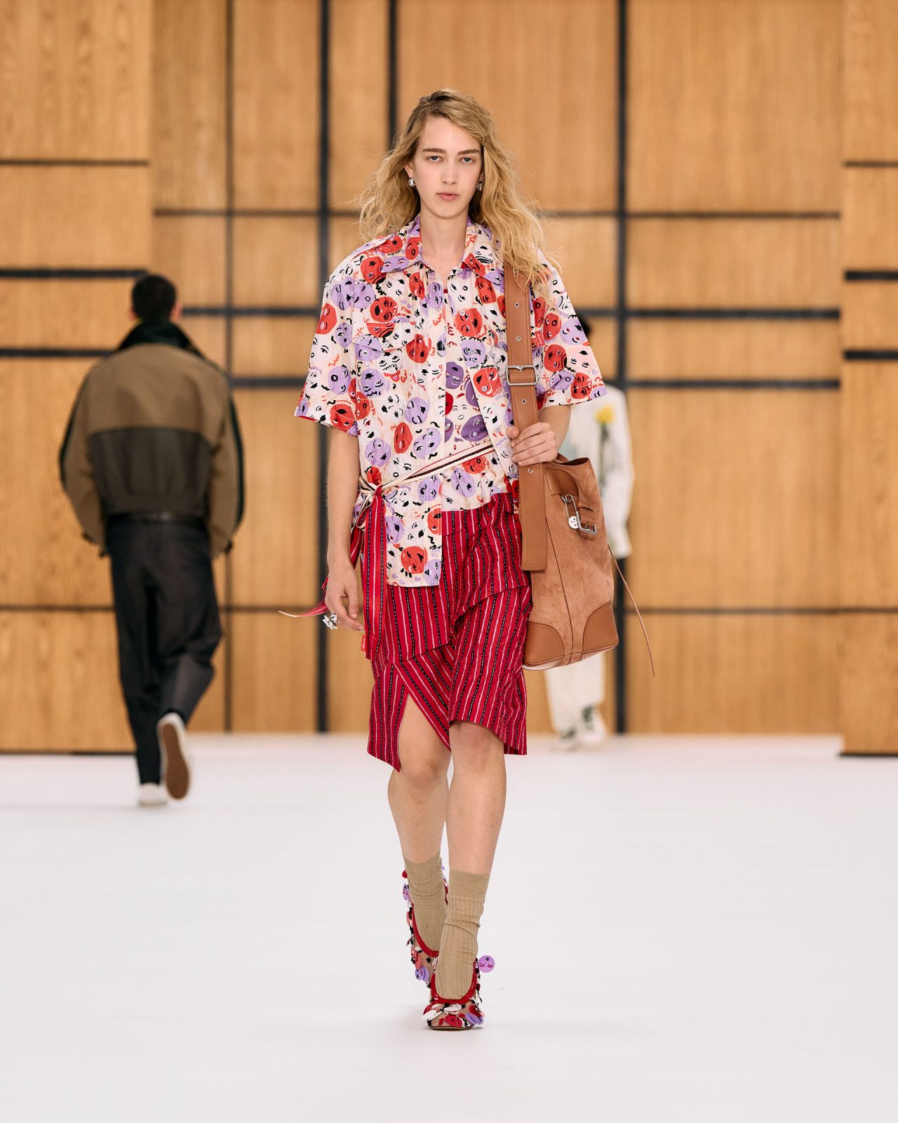 Burberry Xuân Hè 2027: Burberry đâu chỉ có họa tiết kẻ sọc tartan插图3