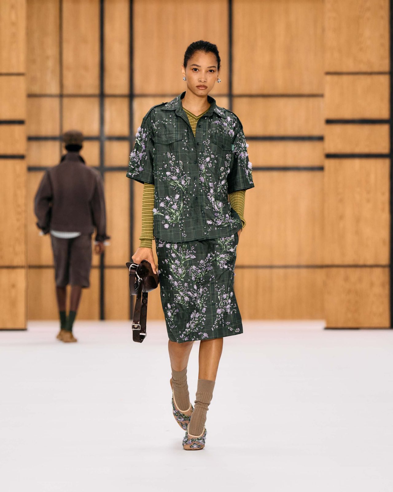 Burberry Xuân Hè 2027: Burberry đâu chỉ có họa tiết kẻ sọc tartan插图8