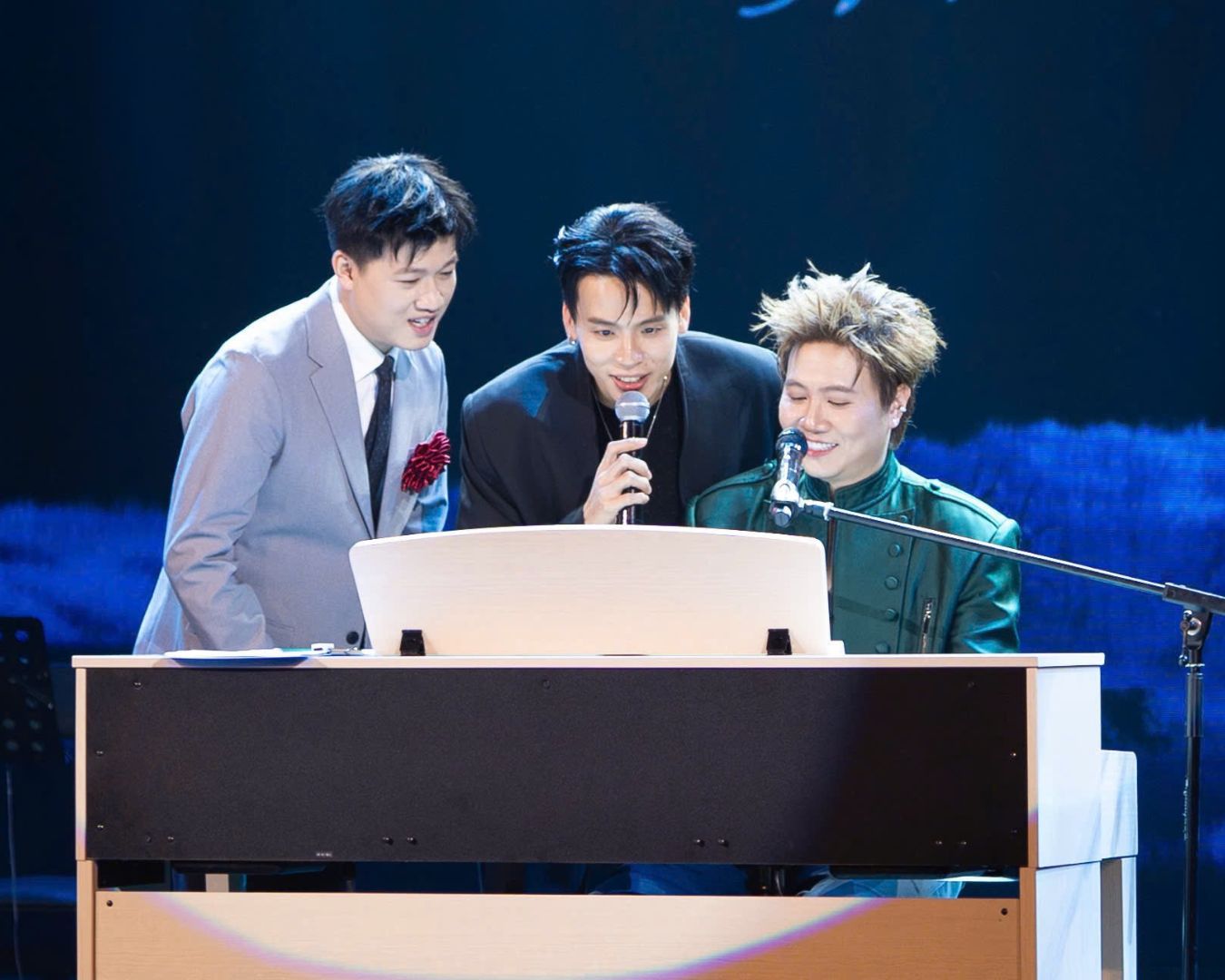 Dàn Anh Tài “quậy đục nước” fancon đầu tiên của Vương Anh Tú插图10