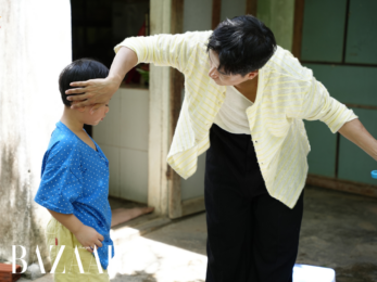 Bùi Công Nam “tập làm bố” khi một mình trông 5 đứa trẻ