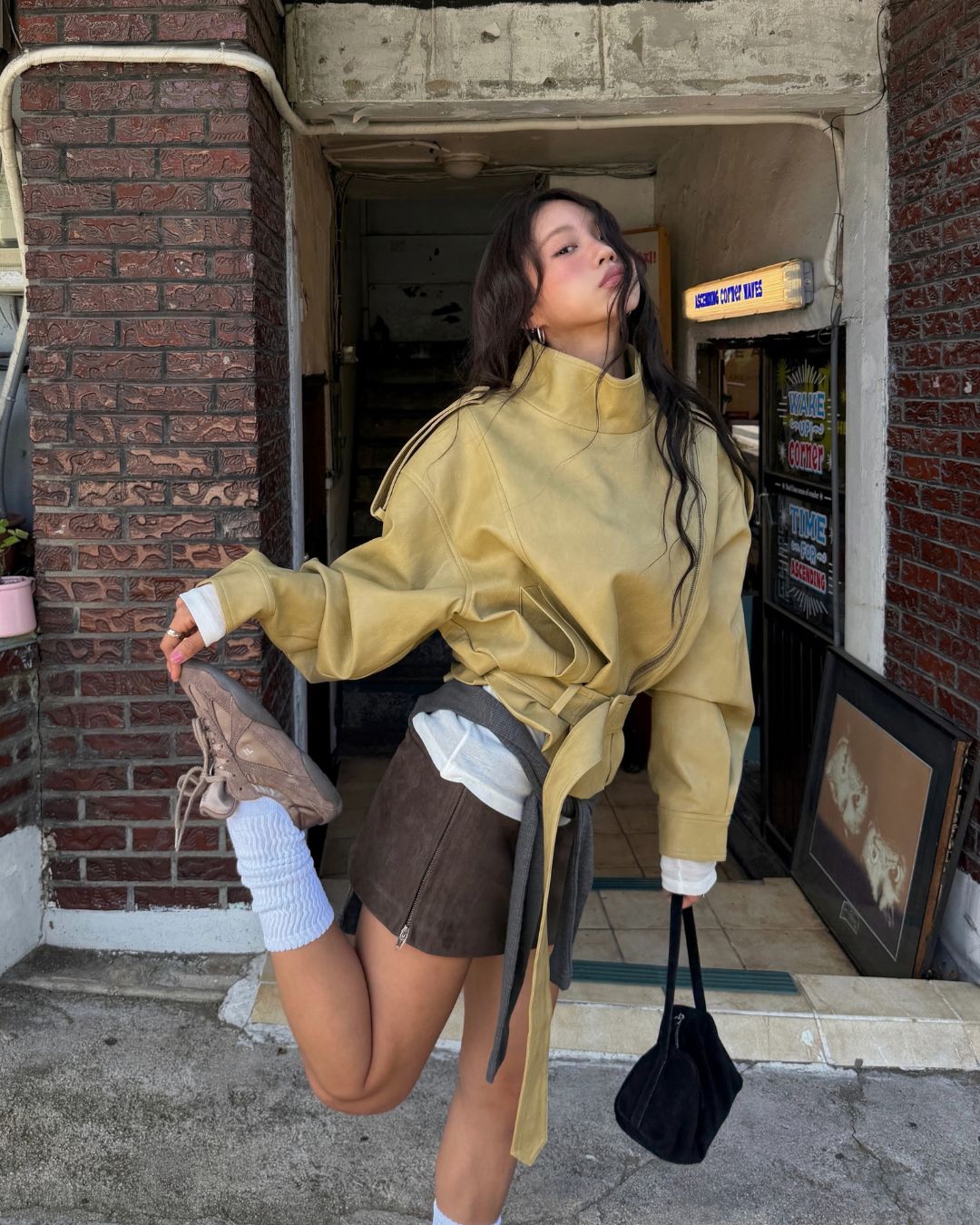 bzvn cropped trench coat ao khoac dang ngan trend thu dong 2026 (5)