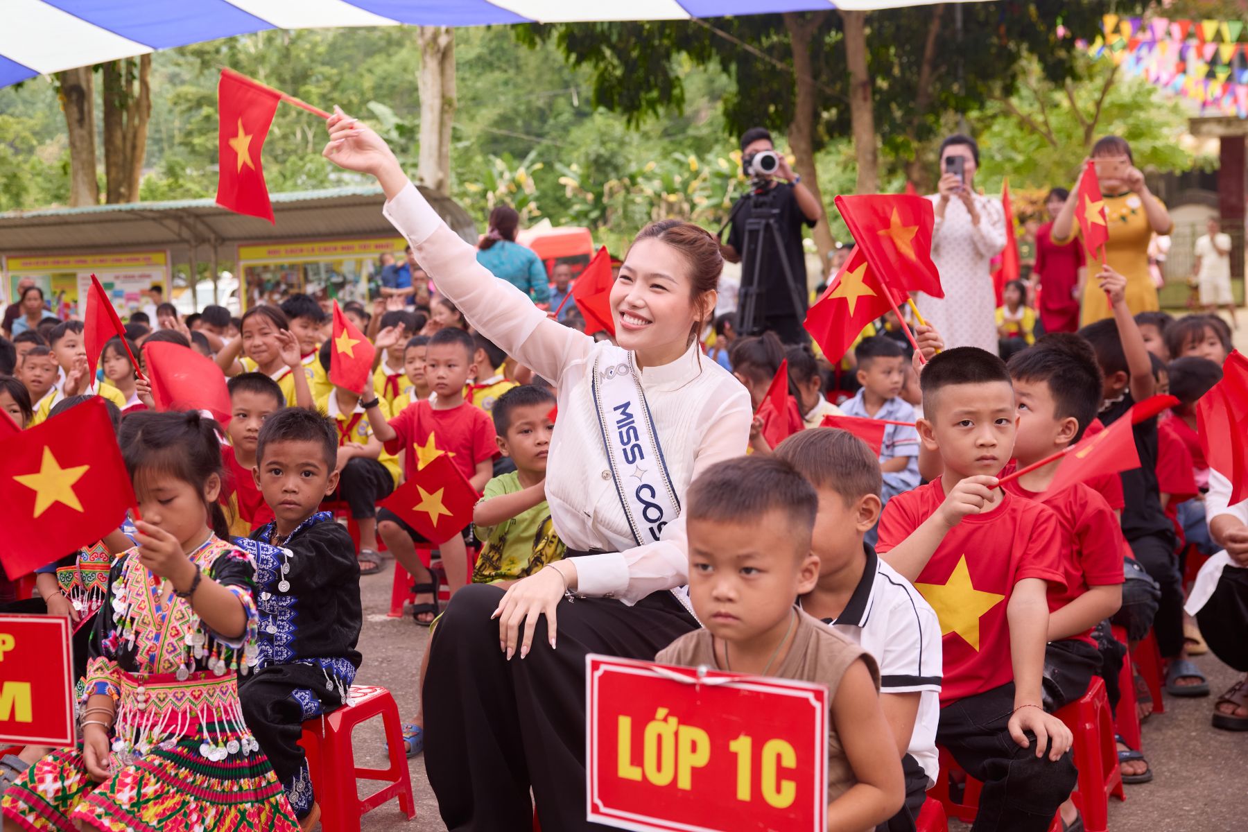 bzvn do cam ly miss cosmo 2026 du an cong dong caravan for youth00005